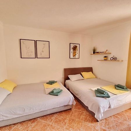 Studio Apartman Na Plazi Rafailovici Exterior foto